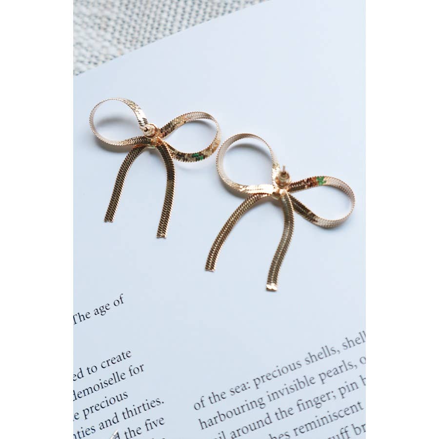Gold Tessel Chain Bow Earring